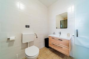 Rooms & Apartments Mirakul的一间浴室