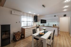 Kuchyň nebo kuchyňský kout v ubytování Residence Malva