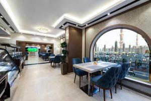 a restaurant with a view of the city at Golden Tulip Al-Zahabi in Al Madinah
