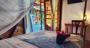 Postel nebo postele na pokoji v ubytování Hostal Olmito Canoa