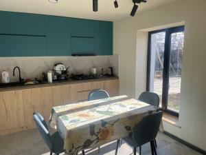 Η κουζίνα ή μικρή κουζίνα στο Jusics Guesthouse