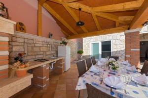 Fotografie z fotogalerie ubytování Villa Petra Kastelir by Villsy v destinaci Kaštelir