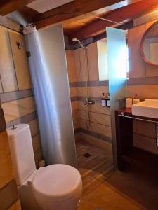Koupelna v ubytování MonoLithos Inn
