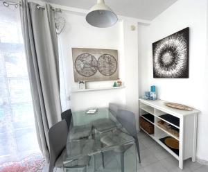 Posedenie v ubytovaní LOVELY VILLA - Pool front, private roof terrace, WIFI Fiber optic