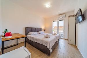 Voodi või voodid majutusasutuse Rooms & Apartments Mirakul toas
