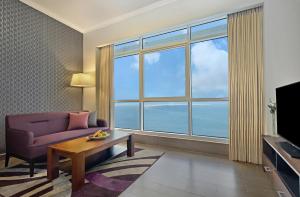 White Square Curve Hotel & Suites TV 또는 엔터테인먼트 센터