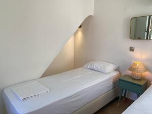 Posteľ alebo postele v izbe v ubytovaní Villa Theoni