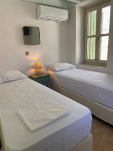 Posteľ alebo postele v izbe v ubytovaní Villa Theoni