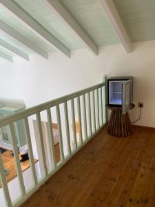 Televízia a/alebo spoločenská miestnosť v ubytovaní Villa Theoni + 37 fotografií