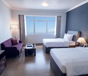 White Square Curve Hotel & Suites 객실 침대