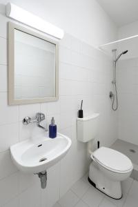 Koupelna v ubytování Yellow Emerald + 2 fotografie