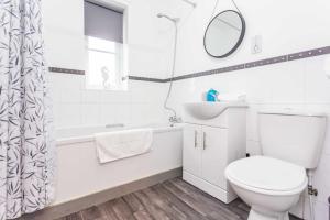 Phòng tắm tại The Woodlands 3bed 2bath +38 ảnh