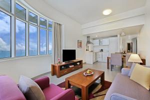 White Square Curve Hotel & Suites TV 또는 엔터테인먼트 센터