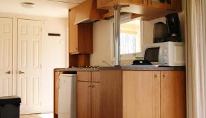 Gambar di galeri bagi Camping Alkenhaer Appelscha Chalet 036 di Appelscha