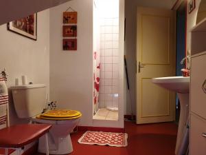 Ένα μπάνιο στο Chez Danièle - Maison au cœur du village de Lalbenque