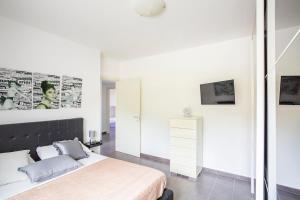 a bedroom with a bed and a tv on a wall at Lovely Tiresia Apartment in Sperlonga
