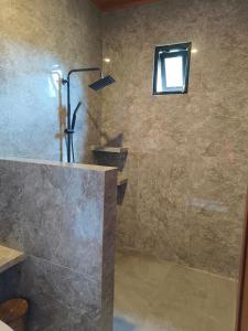 D'JERO HomeStay的一间浴室