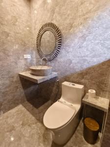 D'JERO HomeStay的一间浴室