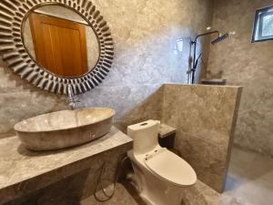 D'JERO HomeStay的一间浴室