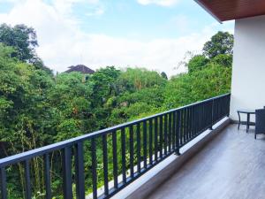D'JERO HomeStay的阳台或露台