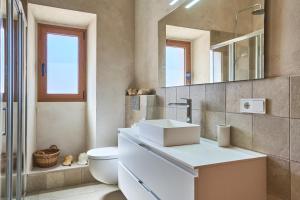 Ένα μπάνιο στο Finca Galeri +42 φωτογραφίες