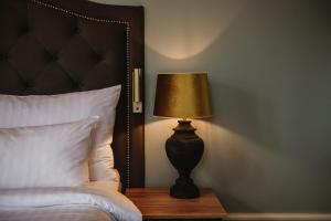 Postel nebo postele na pokoji v ubytování Home Hotel Christian IV