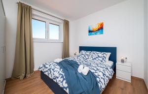 Ένα ή περισσότερα κρεβάτια σε δωμάτιο στο Cozy Home In Labin With Wifi