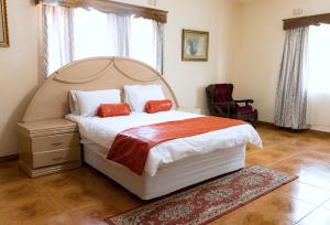 Postel nebo postele na pokoji v ubytování Unique Comfort Guest House