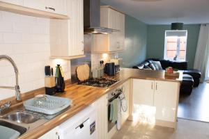 エブブ・ベールにある3 bedroom town house with cwtch hobbit play roomのギャラリーの写真 +43枚の写真