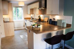 エブブ・ベールにある3 bedroom town house with cwtch hobbit play roomのギャラリーの写真