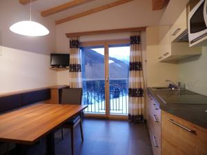 A kitchen or kitchenette at Haus Talblick