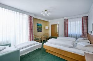 Postel nebo postele na pokoji v ubytování Hotel Mayer