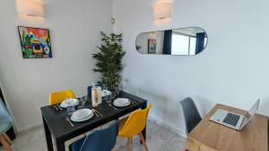 Zdjęcie z galerii obiektu Benidorm High rise apartments - Sea Views - Torre Lugano w mieście Benidorm