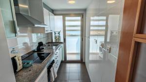 Kuchnia lub aneks kuchenny w obiekcie Benidorm High rise apartments - Sea Views - Torre Lugano