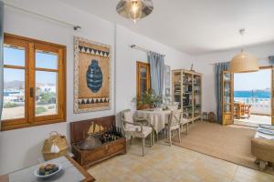 Posezení v ubytování Arokaria Seafront Home