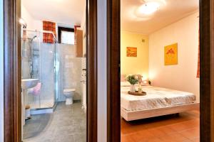 Gallery image of Appartamento Oleandro by Theater Home in Tignale +3 photos