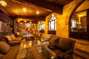 A seating area at hotels crazy horse