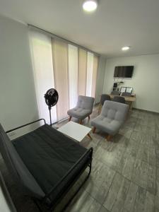 TV a/nebo společenská místnost v ubytování Entire home in business luxury chipichape