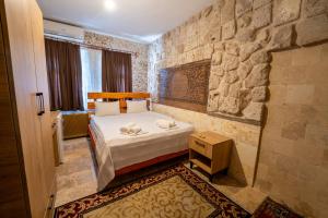 A bed or beds in a room at hotels crazy horse