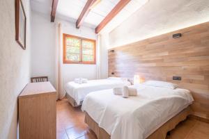 En eller flere senge i et værelse på Can Negri - Almadraba + 20 billeder