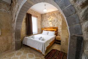 A bed or beds in a room at hotels crazy horse