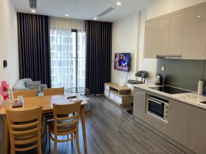 Kuchyň nebo kuchyňský kout v ubytování Dulichxanh2703