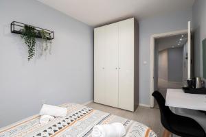 Postel nebo postele na pokoji v ubytování Modern Ensuite Rooms in Shared Apartment Near Balluta Bay Sliema Gzira