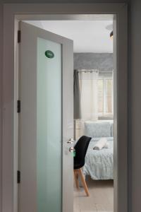 Postel nebo postele na pokoji v ubytování Modern Ensuite Rooms in Shared Apartment Near Balluta Bay Sliema Gzira