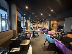 Predel za sedenje v nastanitvi BRIT HOTEL - RESTAURANT Saint-Brieuc Langueux