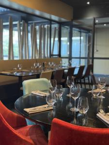 Khu vực ghế ngồi tại BRIT HOTEL - RESTAURANT Saint-Brieuc Langueux