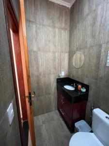a bathroom with a sink and a toilet at Hostel Fratelli Costa in Delfinópolis