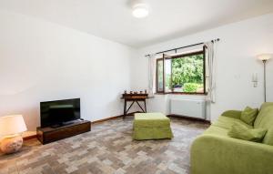 a living room with a green couch and a flat screen tv at Casa Alloro, Ac, Wifi, Narni in Narni +9 photos