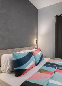 Postel nebo postele na pokoji v ubytování Modern Ensuite Rooms in Shared Apartment Near Balluta Bay Sliema Gzira