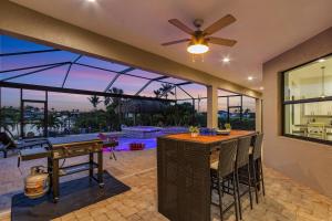 Φωτογραφία από το άλμπουμ του Heated Saltwater Pool & Spa with Tiki Hut - Backyard Oasis - Roelens σε Κέιπ Κόραλ